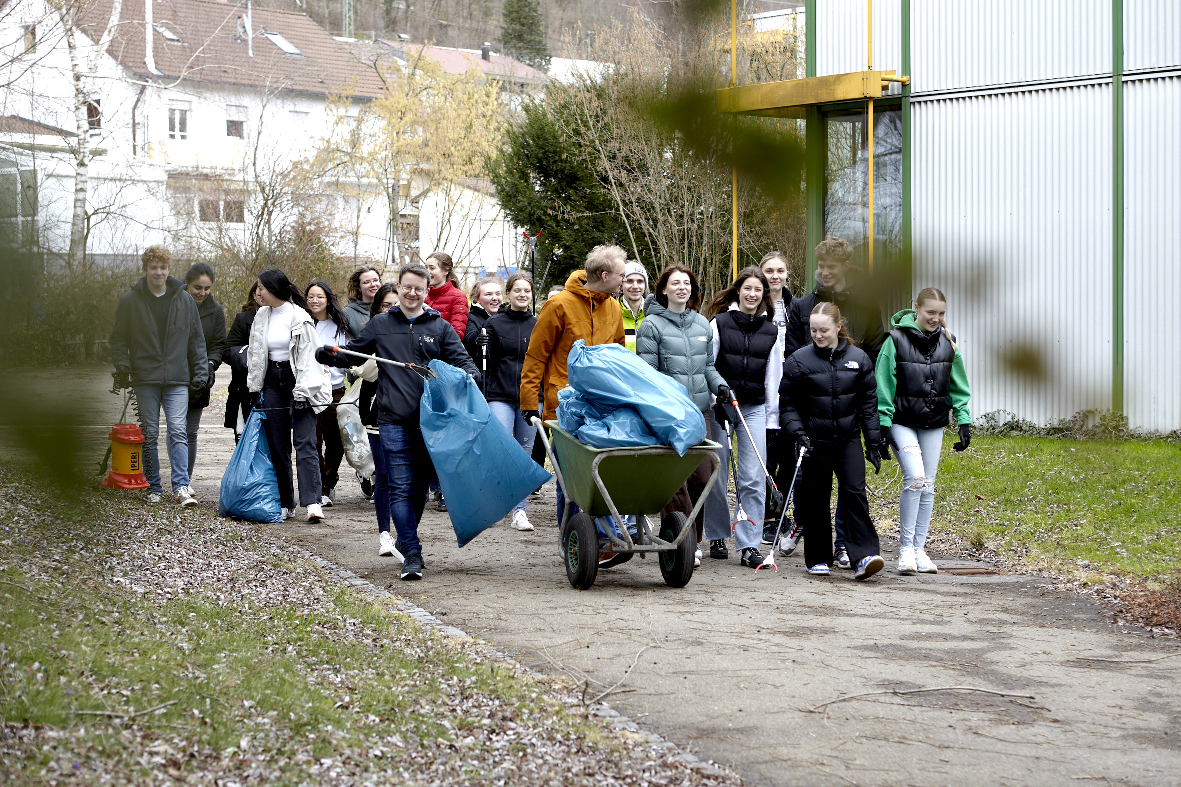 Weg mit dem Müll – Die EvBS beteiligt sich an der Aktion „Geislingen räumt auf!“